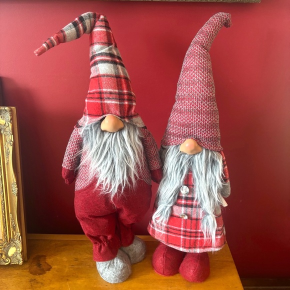 🎁Holiday Gnomes - Set of 2 (NEW) - Picture 1 of 8